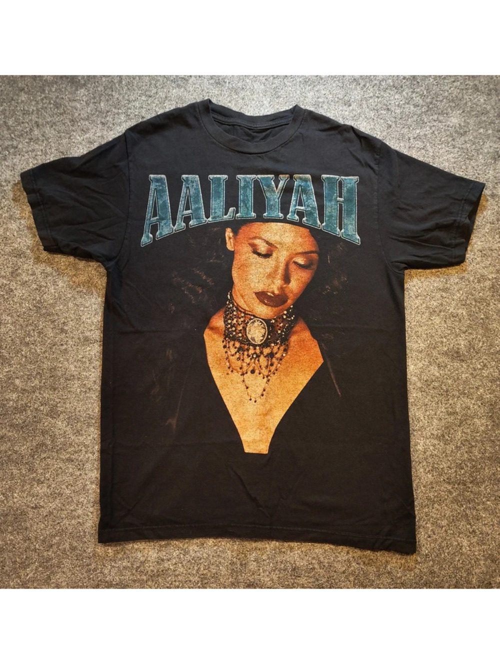 Aaliyah Black Graphic Tee – Size S – Vintage Style
